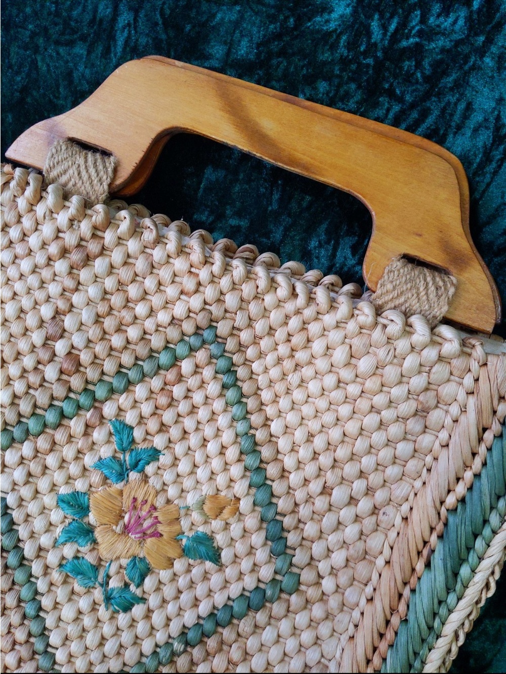 Vintage 60s Woven Raffia Straw Handbag Wooden Handle Floral Embroidered Boho - Picture 5 of 7